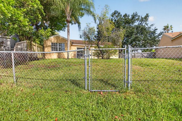18838 Cloud Lake Circle, Boca Raton, FL 33496
