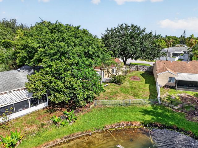 18838 Cloud Lake Circle, Boca Raton, FL 33496