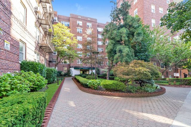 6861 Yellowstone Blvd Apt 519, New York City, NY 11375