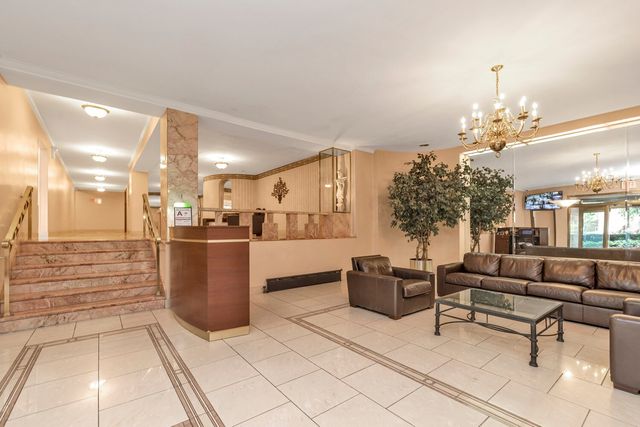 6861 Yellowstone Blvd Apt 519, New York City, NY 11375