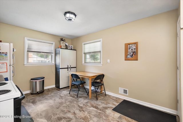 9218 Pagoda Dr, Louisville, KY 40229