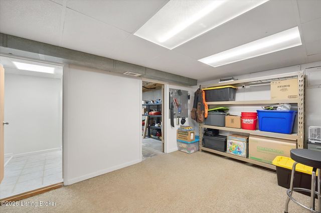 9218 Pagoda Dr, Louisville, KY 40229