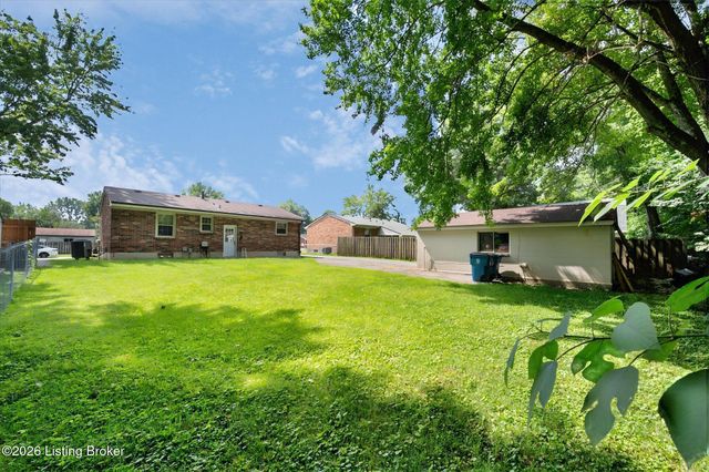 9218 Pagoda Dr, Louisville, KY 40229