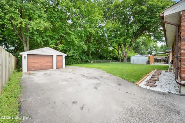 9218 Pagoda Dr, Louisville, KY 40229