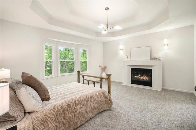 1345 NE Foxwood Drive, Lee's Summit, MO 64086