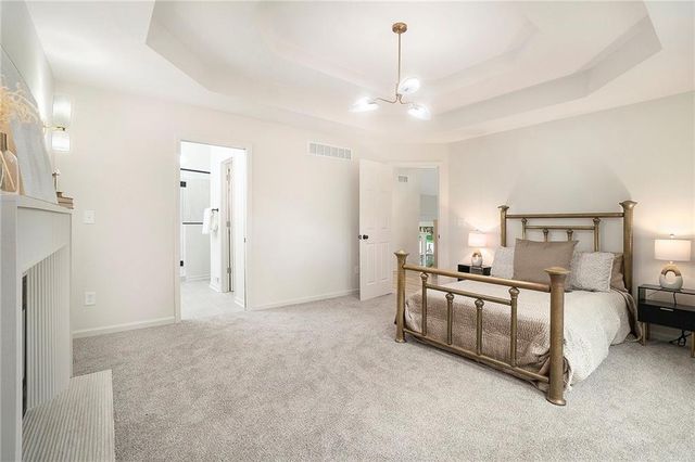 1345 NE Foxwood Drive, Lee's Summit, MO 64086