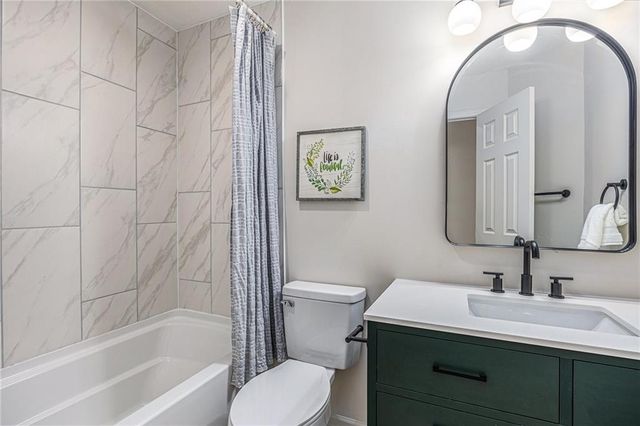 1345 NE Foxwood Drive, Lee's Summit, MO 64086