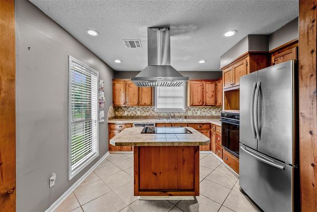 13 Poinsetta Road, Sulphur, LA 70663