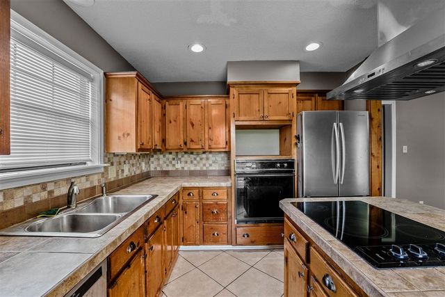 13 Poinsetta Road, Sulphur, LA 70663