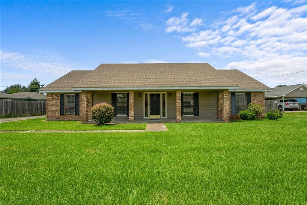 13 Poinsetta Road, Sulphur, LA 70663