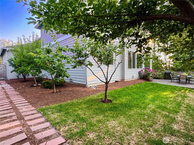 1939 213th Court SE, Sammamish, WA 98075