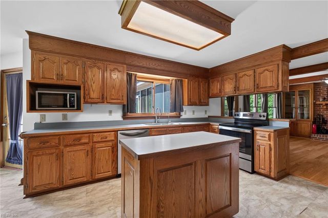 2108 Blossom Hill CT, Virginia Beach, VA 23457