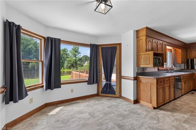 2108 Blossom Hill CT, Virginia Beach, VA 23457