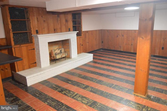 2121 PETERS RD, Reading, PA 19601