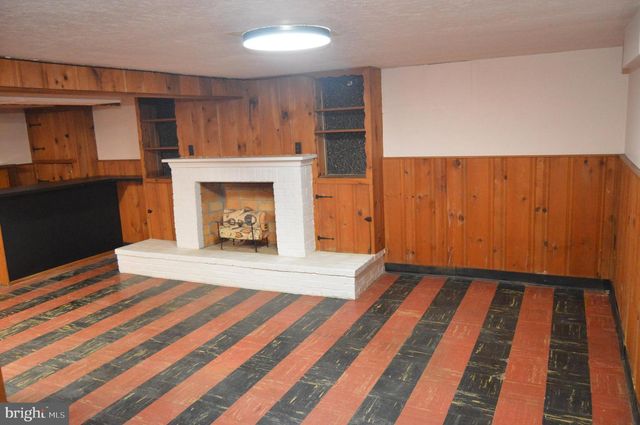 2121 PETERS RD, Reading, PA 19601
