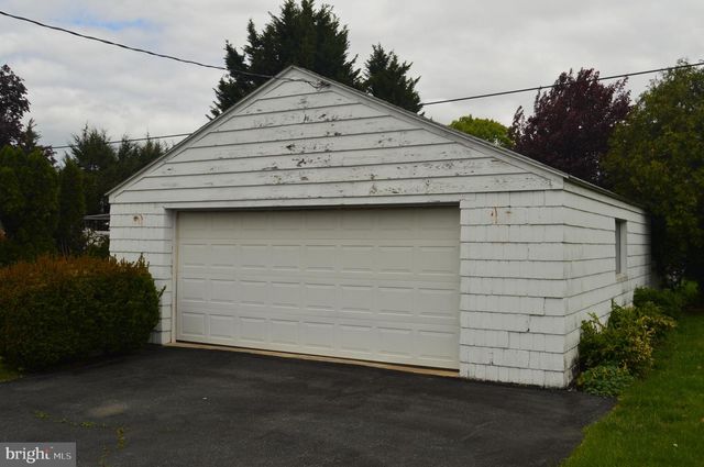 2121 PETERS RD, Reading, PA 19601