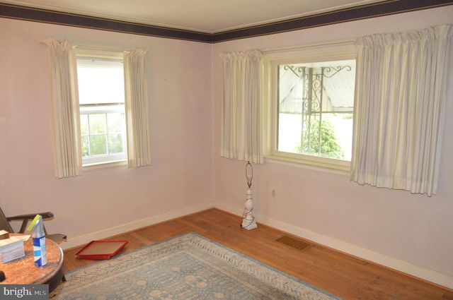 2121 PETERS RD, Reading, PA 19601