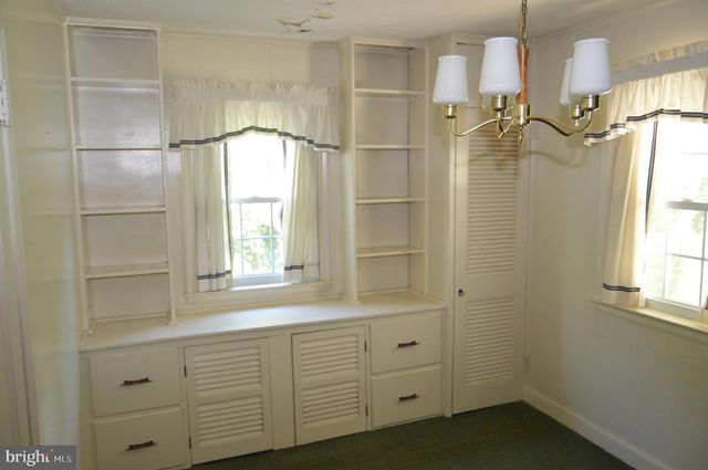 2121 PETERS RD, Reading, PA 19601