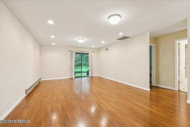 70 Overlook Way E, Manalapan, NJ 07726
