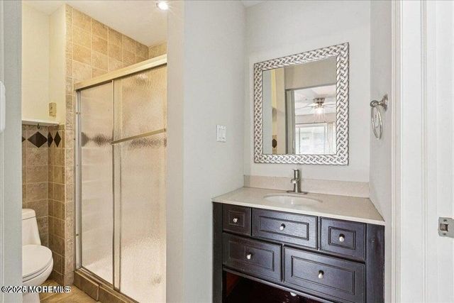 70 Overlook Way E, Manalapan, NJ 07726