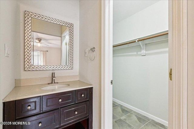 70 Overlook Way E, Manalapan, NJ 07726