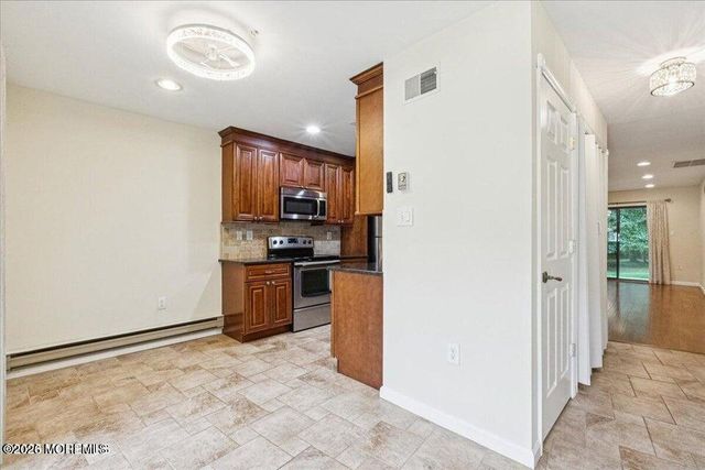 70 Overlook Way E, Manalapan, NJ 07726