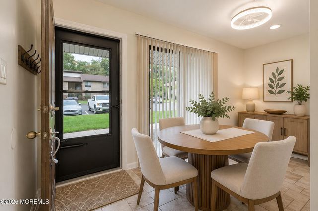 70 Overlook Way E, Manalapan, NJ 07726