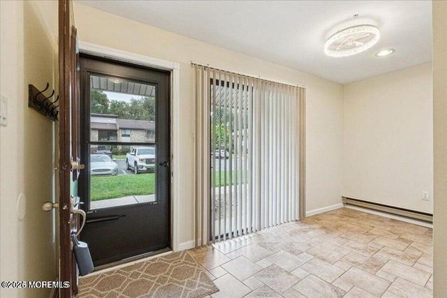 70 Overlook Way E, Manalapan, NJ 07726