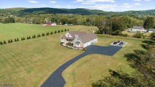 4 Deer Ct, Holland Twp., NJ 08848