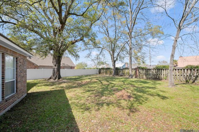 10711 N Great Oak Ct, Baton Rouge, LA 70810