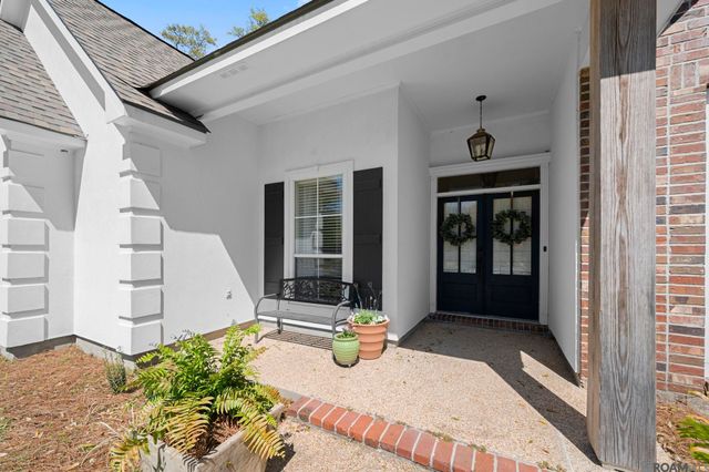 10711 N Great Oak Ct, Baton Rouge, LA 70810