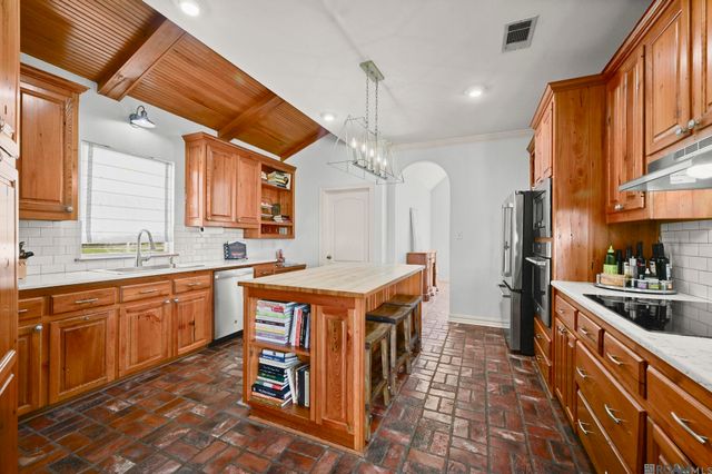 10711 N Great Oak Ct, Baton Rouge, LA 70810