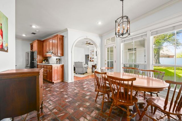 10711 N Great Oak Ct, Baton Rouge, LA 70810