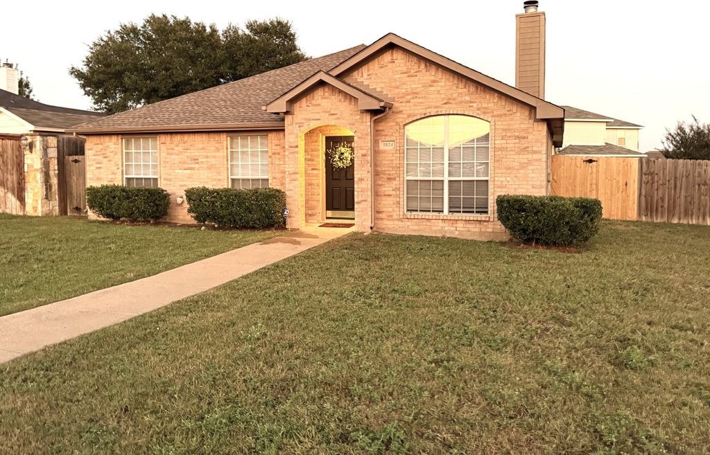 1824 Mcneely Street, Lancaster, TX 75134