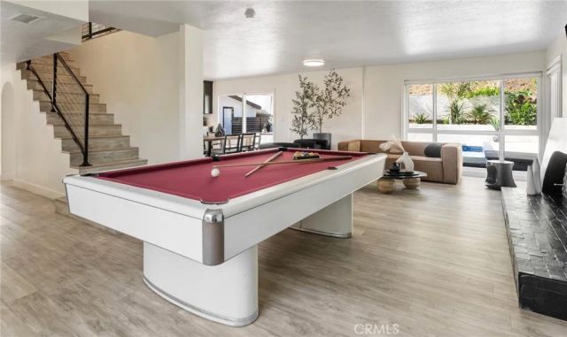 23413 Oxnard Street, Woodland Hills, CA 91367