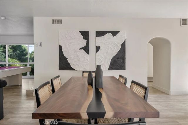 23413 Oxnard Street, Woodland Hills, CA 91367