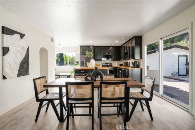 23413 Oxnard Street, Woodland Hills, CA 91367