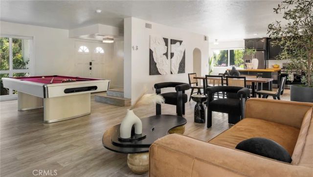 23413 Oxnard Street, Woodland Hills, CA 91367