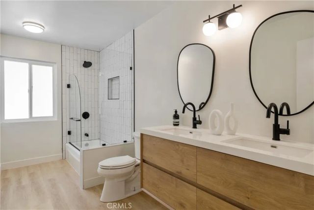 23413 Oxnard Street, Woodland Hills, CA 91367