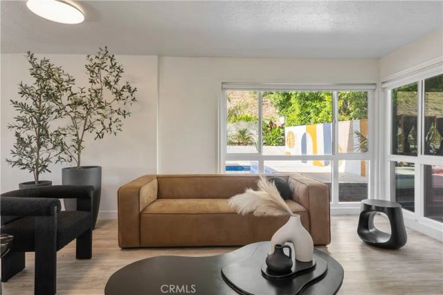 23413 Oxnard Street, Woodland Hills, CA 91367