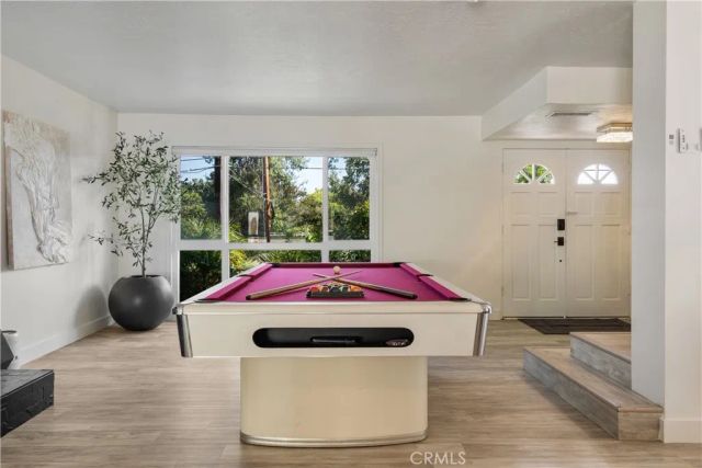 23413 Oxnard Street, Woodland Hills, CA 91367