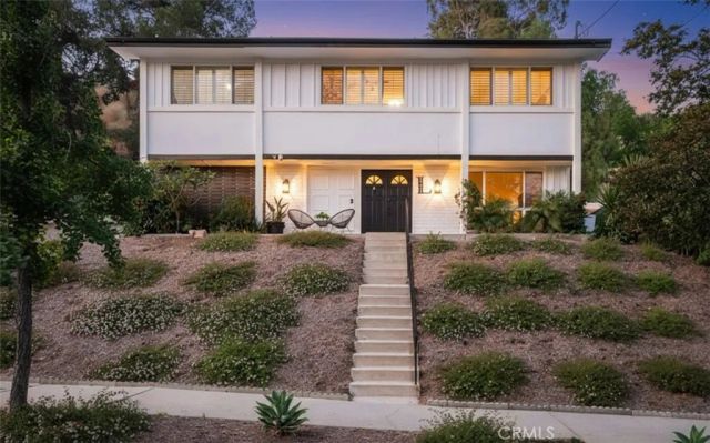 23413 Oxnard Street, Woodland Hills, CA 91367