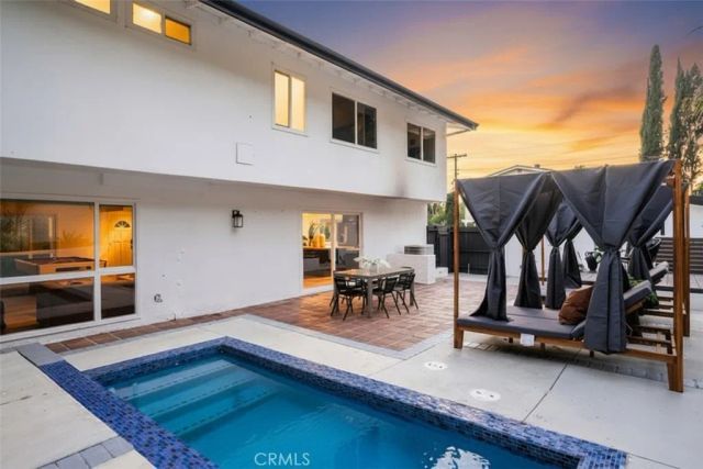 23413 Oxnard Street, Woodland Hills, CA 91367