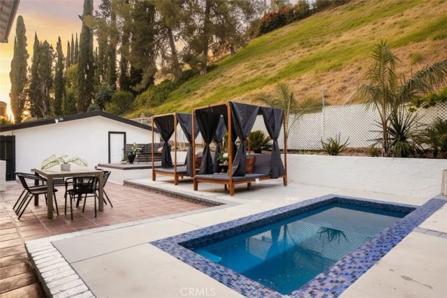 23413 Oxnard Street, Woodland Hills, CA 91367