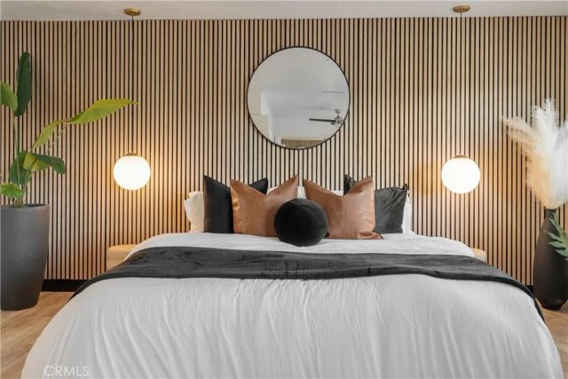 23413 Oxnard Street, Woodland Hills, CA 91367