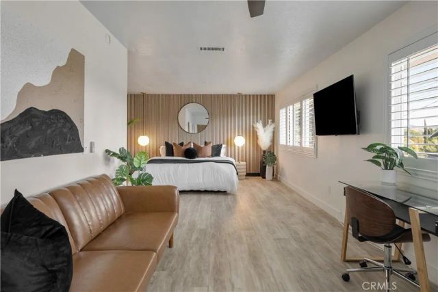 23413 Oxnard Street, Woodland Hills, CA 91367