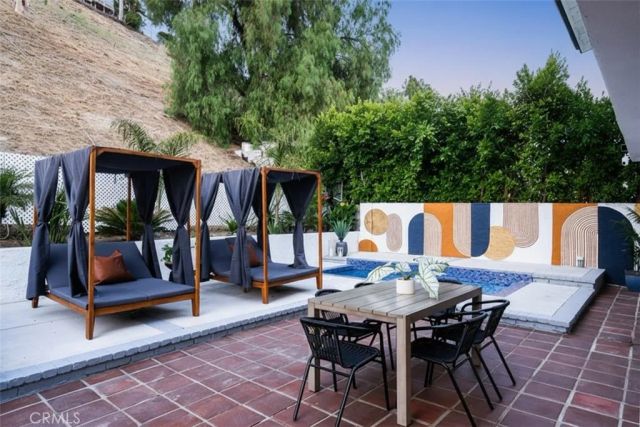 23413 Oxnard Street, Woodland Hills, CA 91367