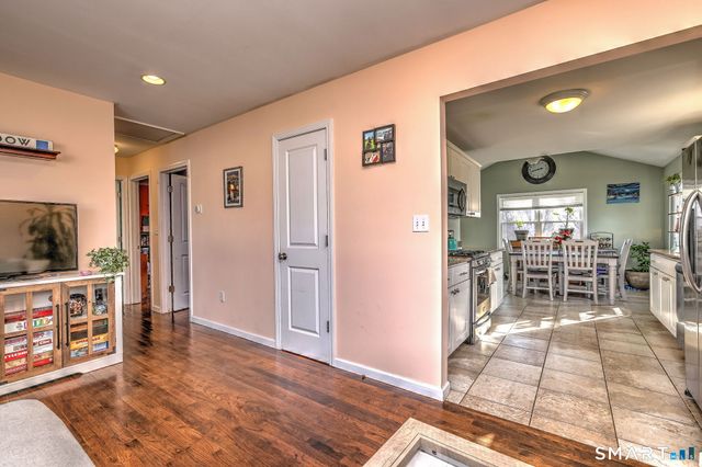 46 Aircraft Road, West Haven, CT 06516