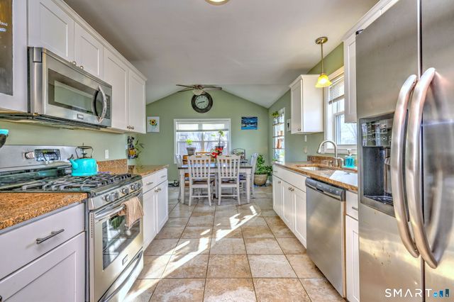 46 Aircraft Road, West Haven, CT 06516