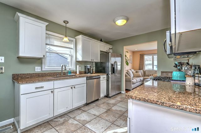 46 Aircraft Road, West Haven, CT 06516